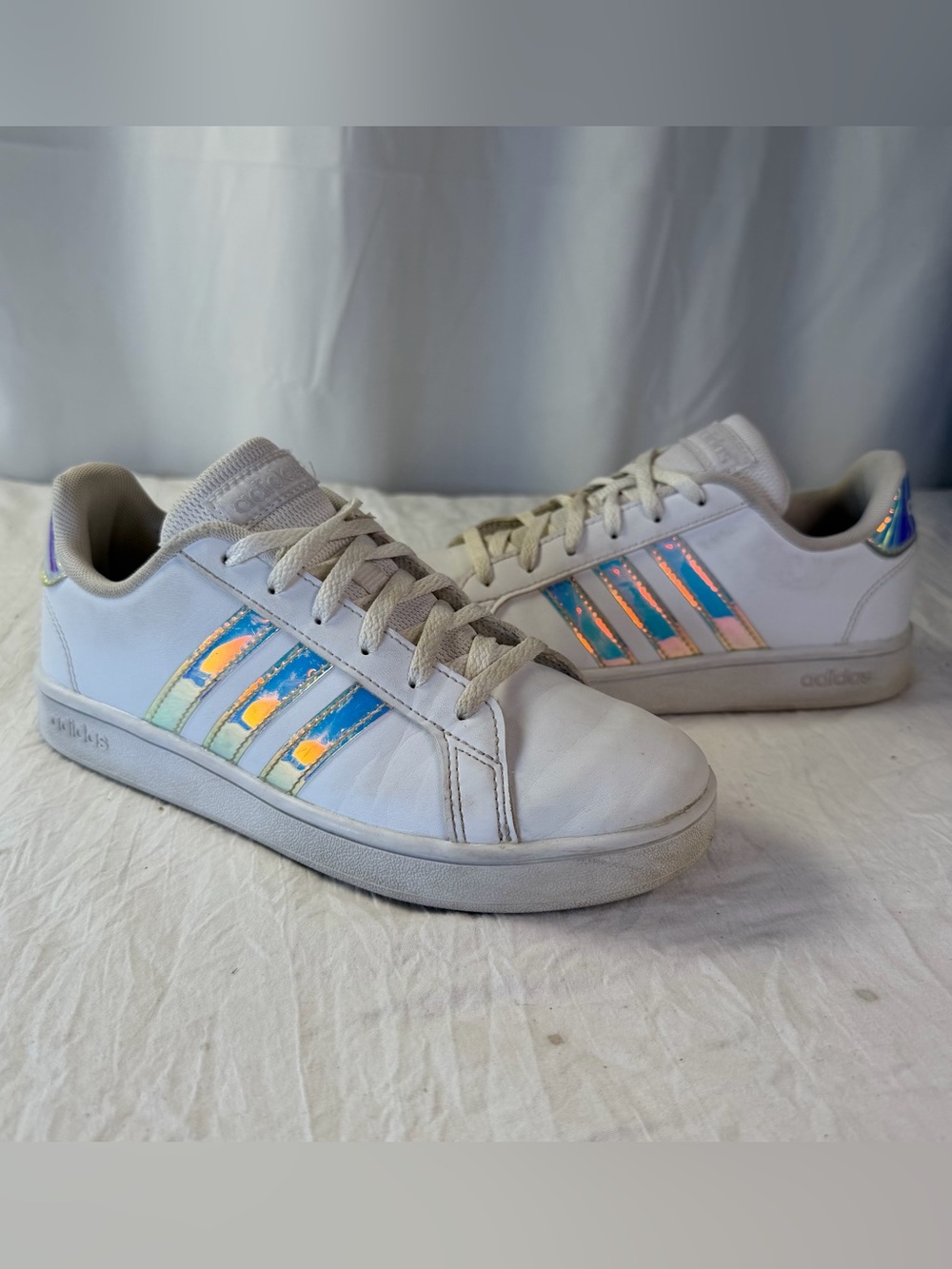 Adidas Grand Court Kids sz3 White Sneakers with Iridescent Three-Stripes FW1274